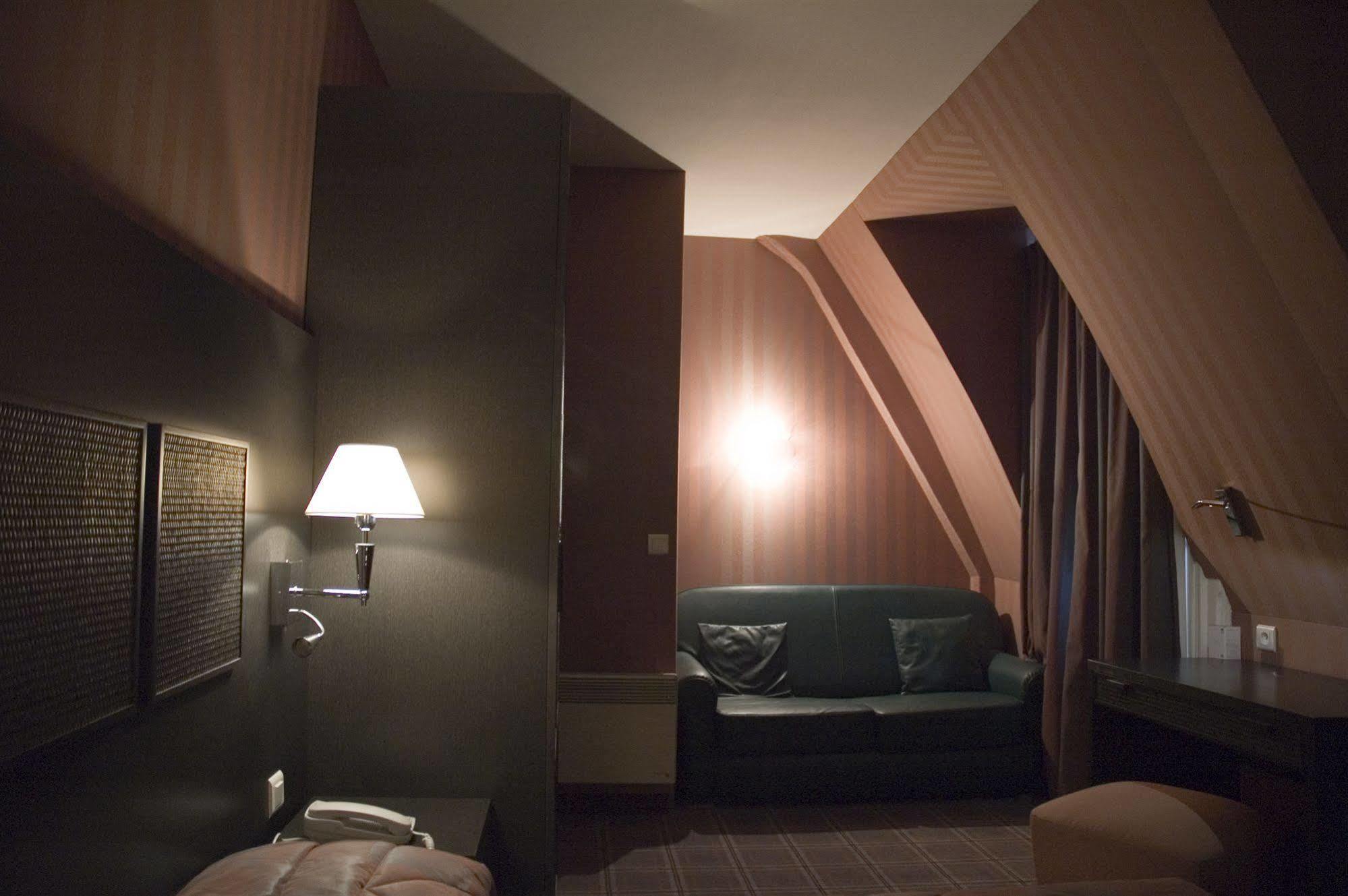 Hotel Brittany Paris Oda fotoğraf
